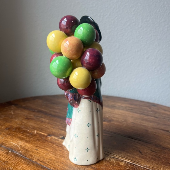 Royal Doulton HN583 “The Balloon Seller” Figurine - Picture 8 of 11